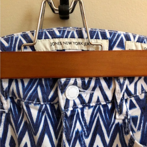 Jones New York Capri Jeans - Picture 2 of 3